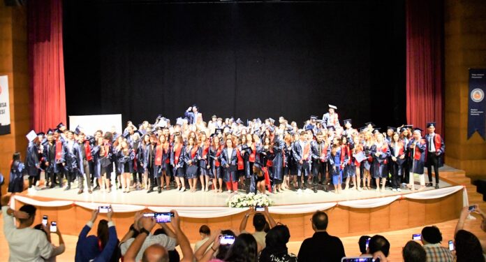dau-saglik-mezun-1.jpg