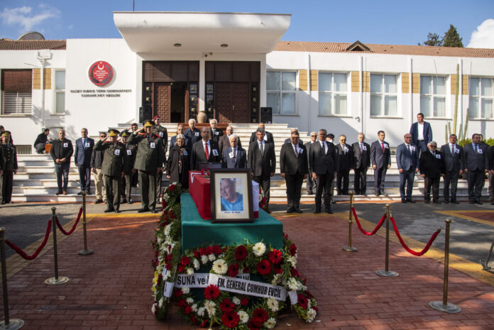 kibris-tmt-mucahitler-dernegi-baskani-halil-pasa-icin-meclis-te-toren-duzenlendi-1-so-scaled.jpg