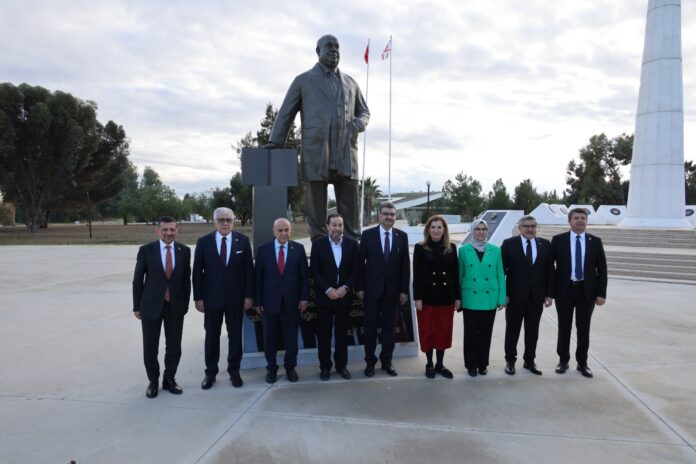 tbmm-anit-mezarlara-ziyaret-7.jpg