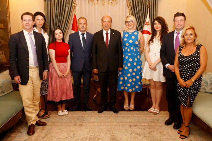 tatar-ingiliz-gazeteciler1.jpg