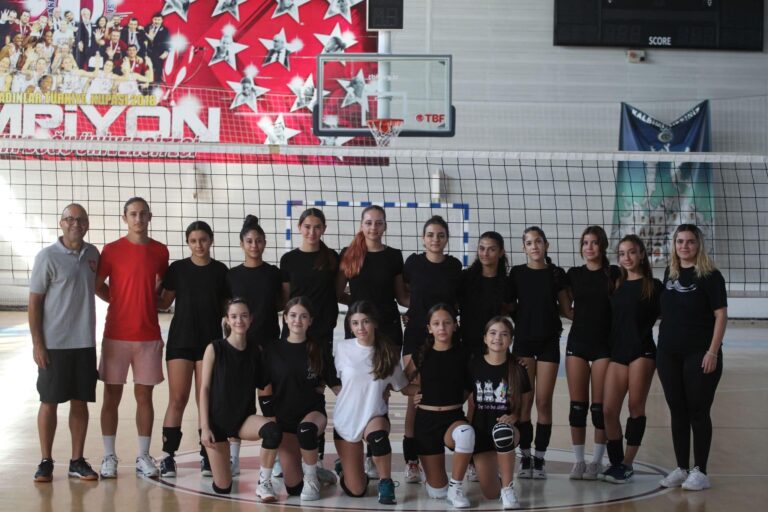 YDÜ voleybol liglerine katılıyor