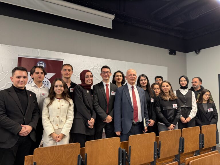 Töre, İstanbul’da konferans verdi