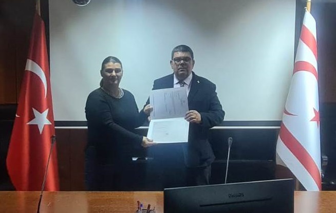 tasdik-memurlarina-yeni-yasal-duzenlemeye-gore-belgeleri-verilmeye-devam-ediyor-4-.jpg