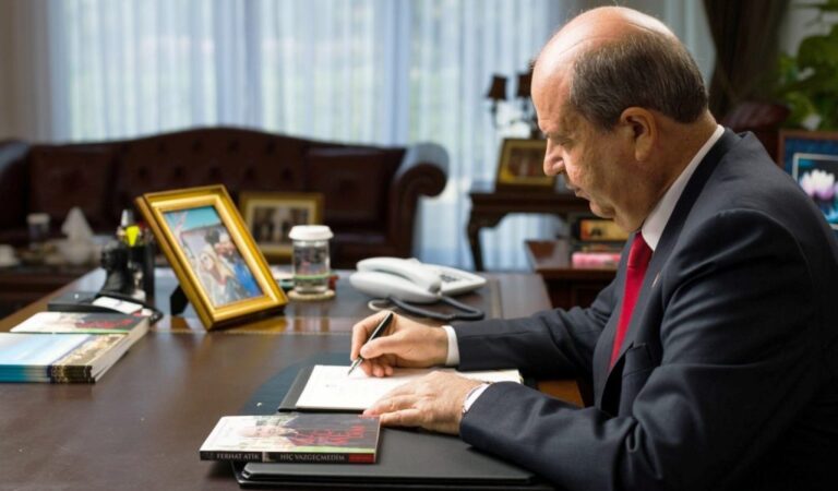 Cumhurbaşkanı Tatar:Kıbrıs Türk Halkı onurlu yolculuğundan sapmaz, oyunlara boyun eğmez