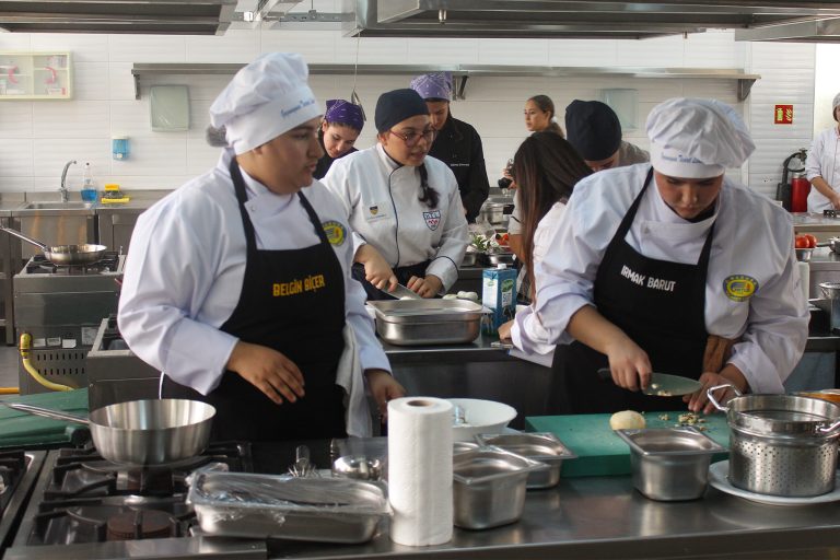 Meslek liseleri arası bilgi ve beceri yarışması yapıldı