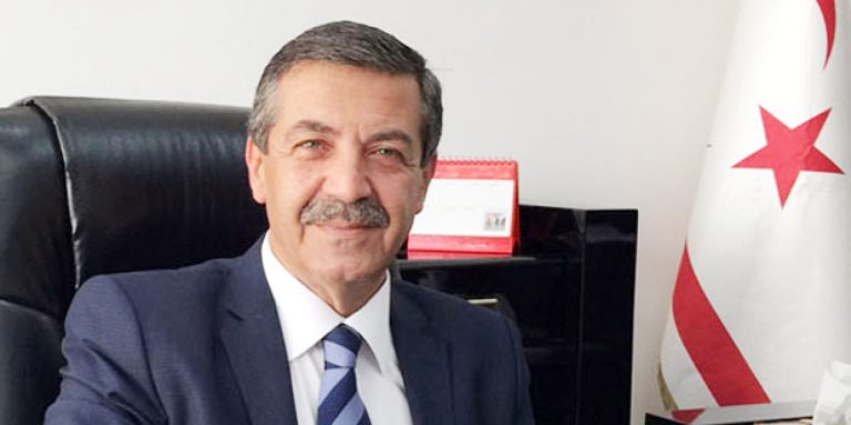 Dışişleri Bakanı Ertuğruloğlu: “Geleceğimizin teminatı çocuklarımıza yürek dolusu sevgilerimi sunarım”