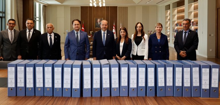 Cumhurbaşkanı Tatar, babası Rüstem Tatar’ın arşivini Milli Arşiv ve Araştırma Dairesi’ne devretti