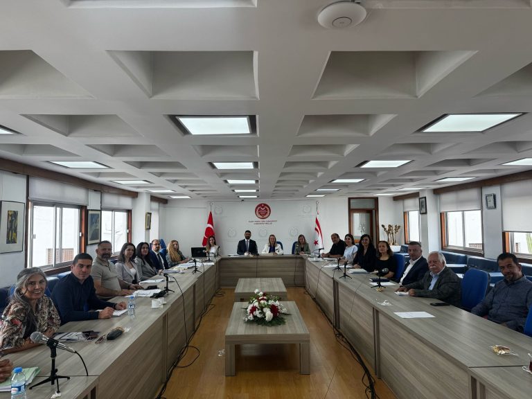 İdari Komite, Mücahitlerin hakları ve kamu çalışanlarının maaşlarıyla ilgili yasa önerilerini görüştü