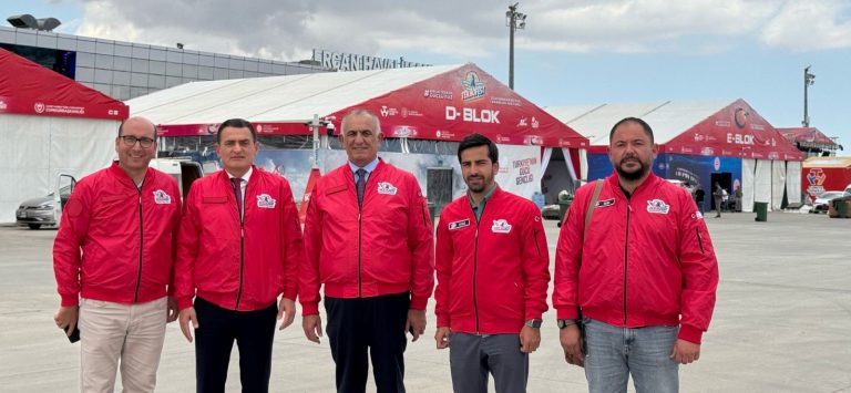 Çavuşoğlu ve  Oğuz  TEKNOFEST alanında incelemelerde bulundu