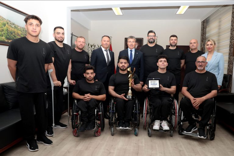 Üstel, Vakıflar Tekerlekli Sandalye Basketbol takımı heyetini kabul etti