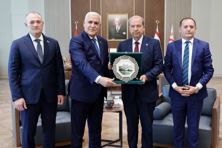 Cumhurbaşkanı Tatar, Azerbaycan Kıbrıs Dostluk Cemiyeti Başkanı ve beraberindeki heyeti kabul etti