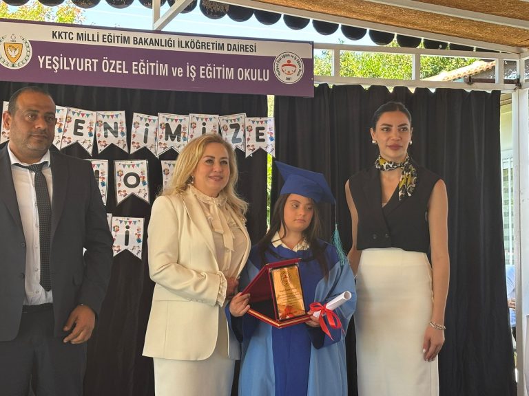 Yeşilyurt Özel Eğitim ve İş Eğitim Okulu yıl sonu sergisinin açılışı ve mezuniyet töreni yapıldı