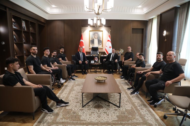 Öztürkler, Vakıflar Tekerlekli Sandalye Basketbol Takımı heyetini kabul etti
