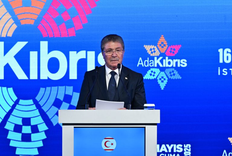 Üstel: KKTC izolasyonlara rağmen kararlılıkla yoluna devam ediyor