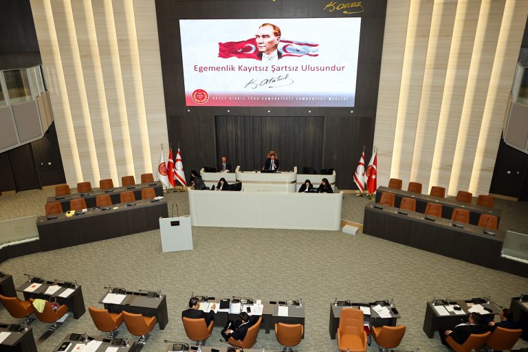 Meclis Genel Kurulu’na nisap olmaması nedeniyle 10 dakika ara verildi