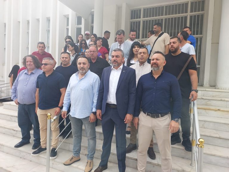 Sendikalar Posta Dairesi’nde uyarı grevi yaptı, süresiz grev uyarısında bulundu