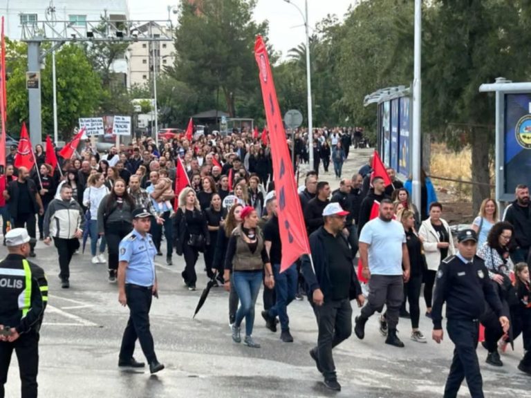 Sendikalar, Disiplin Tüzüğü’ne karşı grev ve eylem yaptı