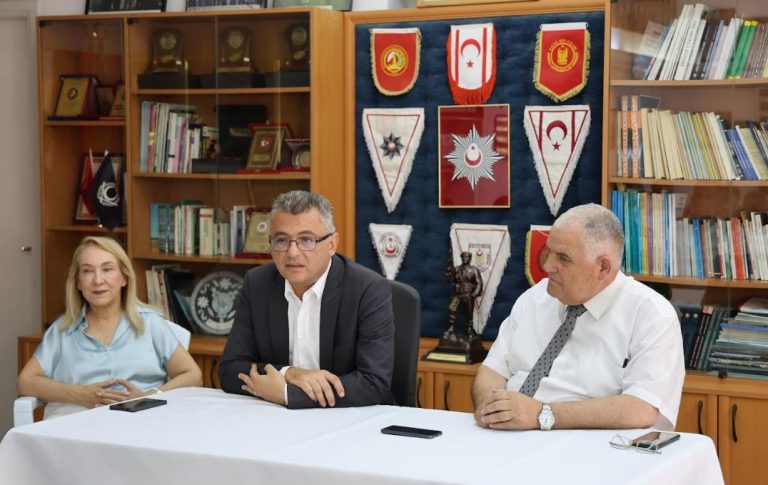 CTP Genel Başkanı Erhürman, Emekli Polisler Derneği’ni ziyaret etti