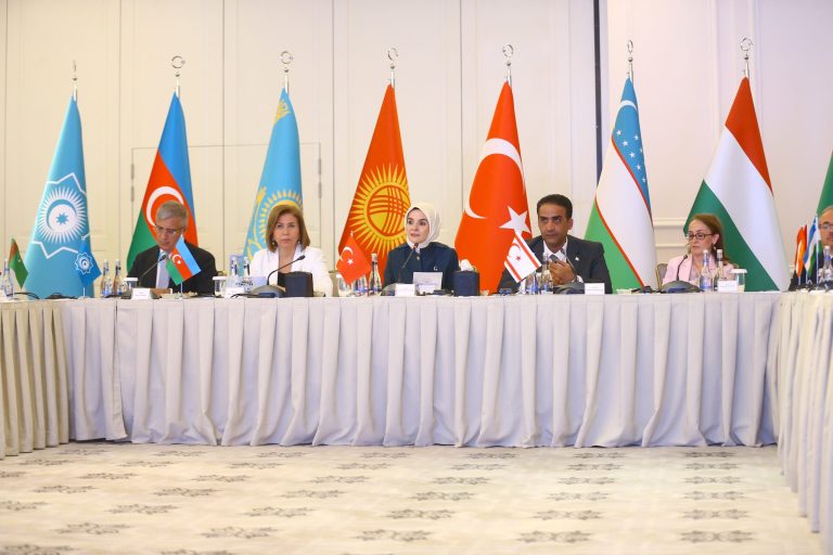 Bakü’de “TDT Ülkelerinde Aileyi Destekleyici Politikalar” etkinliği düzenlendi..Etkinliğe, KKTC’den de yetkililer katıldı