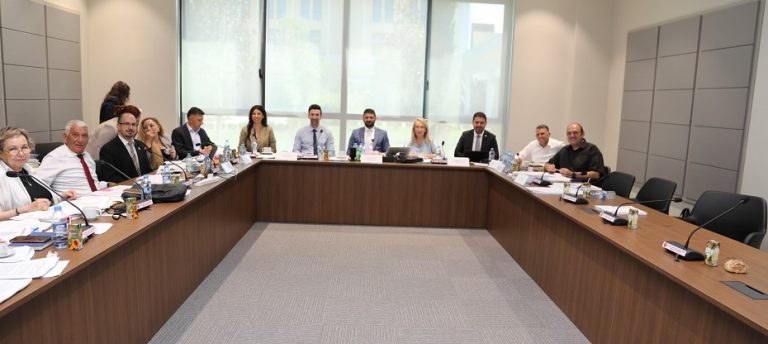 İdari, Kamu ve Sağlık İşleri Komitesi toplandı