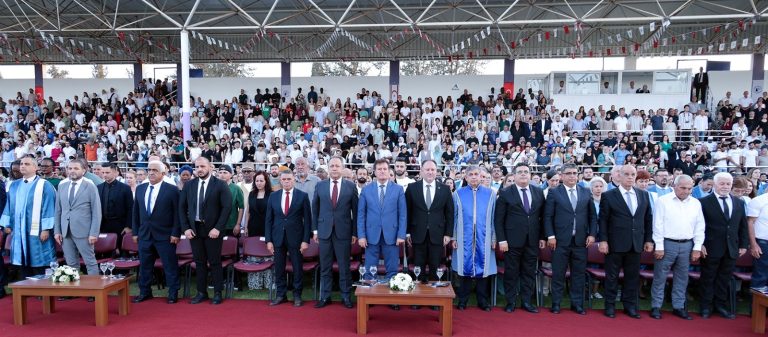 Öztürkler LAÜ Mezuniyet Töreni’ne katıldı