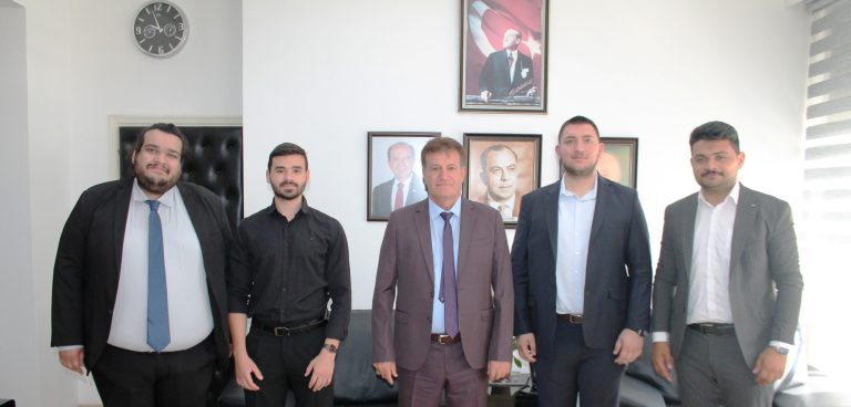 Bayındırlık ve Ulaştırma Bakanı Arıklı, Kıbrıs Türk Gençlik Konfederasyonu’nu kabul etti
