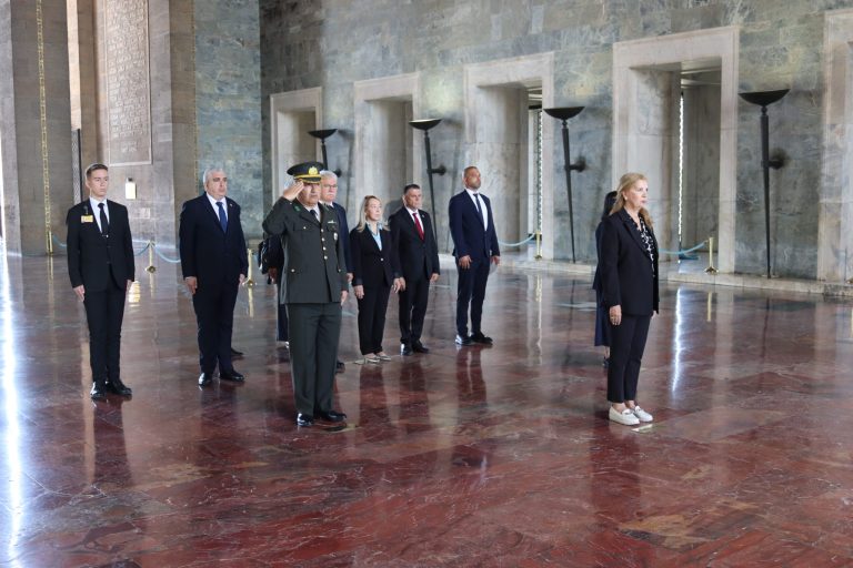 Meclis Dostluk Grubu heyeti Anıtkabir’i ziyaret etti