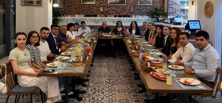 Çavuşoğlu, Azerbaycan’da KKTC üniversiteleri mezunlarıyla buluştu