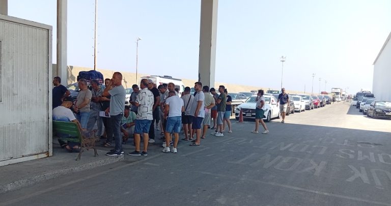 Gümrük Çalışanları Sendikası, Girne Turizm Limanı’nda iki saatlik uyarı grevi yaptı