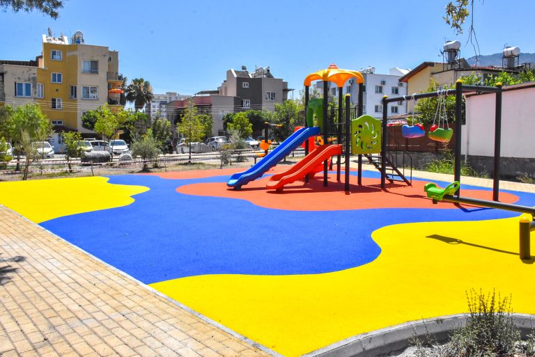 Girne Belediyesi’nden Sosyal Konut Bölgesi’ne yeni park düzenlemesi