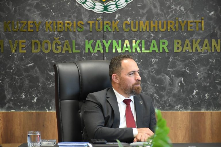 Bakan Çavuş, Türkiye’de şehit düşen 5 orman işçisi ve 5 AKUT gönüllüsünü üzüntü ve saygıyla andı