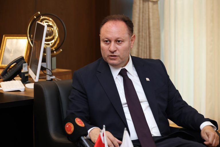 Öztürkler: Türkiye’nin iç huzuru ve güvenliği, KKTC’nin savunma ve altyapı alanlarında daha hızlı ilerlemesini sağlıyor