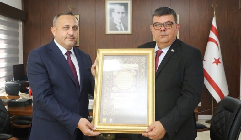 Maliye Bakanı Berova, KKTC Din İşleri Başkanı Moral’ı kabul etti