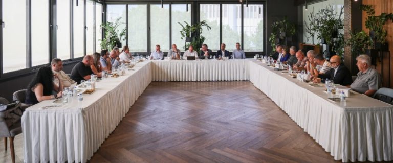 Erhürman ekonomistlerle buluştu:“Ekonomik yapının iyileştirilmesi adına yoğun bir çalışma süreci planlıyoruz”