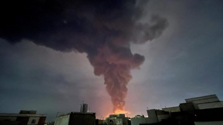 Tahran’da petrol depoları hedef alındı